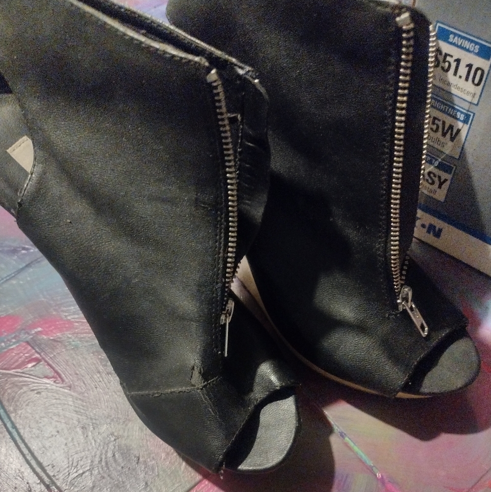 Vera Wang wedge shoes black tan bottom